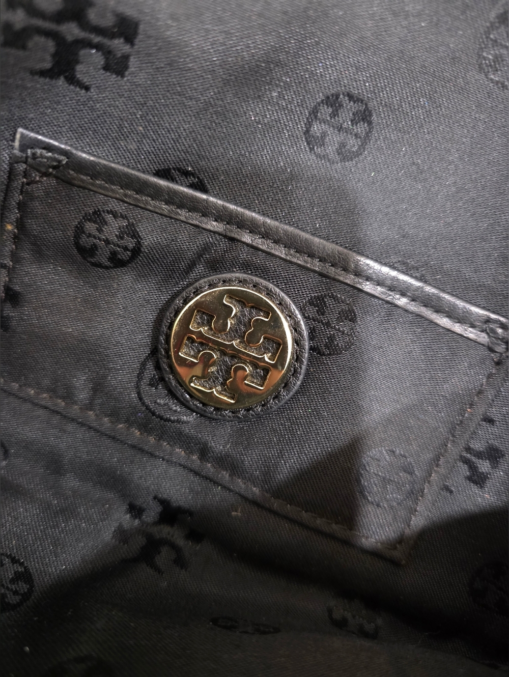 Like New!Tory Burch Black Pebbled Leather Crossbody Bag - Picture 11 of 11